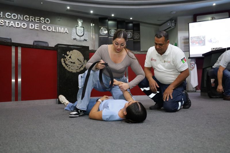 En este momento estás viendo Capacitan a personal del Congreso con “Brigada Multifuncional” de Protección Civil