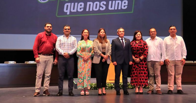 En este momento estás viendo Asiste alcalde de Colima a la ceremonia por el 85 aniversario de la Universidad de Colima