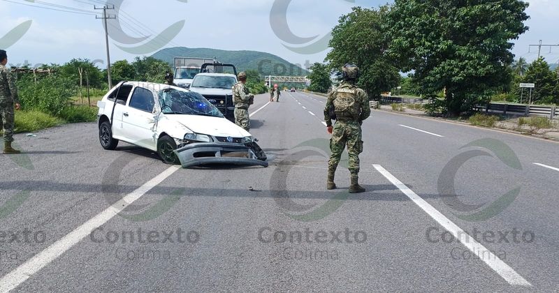 En este momento estás viendo Tres lesionados tras volcadura sobre la autopista Colima–Manzanillo