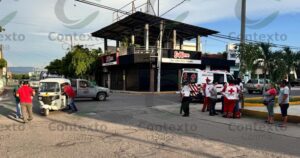 Lee más sobre el artículo Dos estudiantes lesionados tras choque entre camioneta y mototaxi en Tecomán