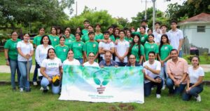 Lee más sobre el artículo Bachilleres de la UdeC reforestan con 61 árboles en Armería