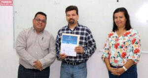 Lee más sobre el artículo Rogelio Guedea dialoga con jóvenes en el Bachillerato 7 de Armería