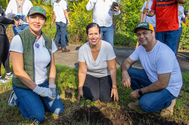En este momento estás viendo Gobierno municipal y Universidad de Colima realizan jornada de reforestación en Tecomán