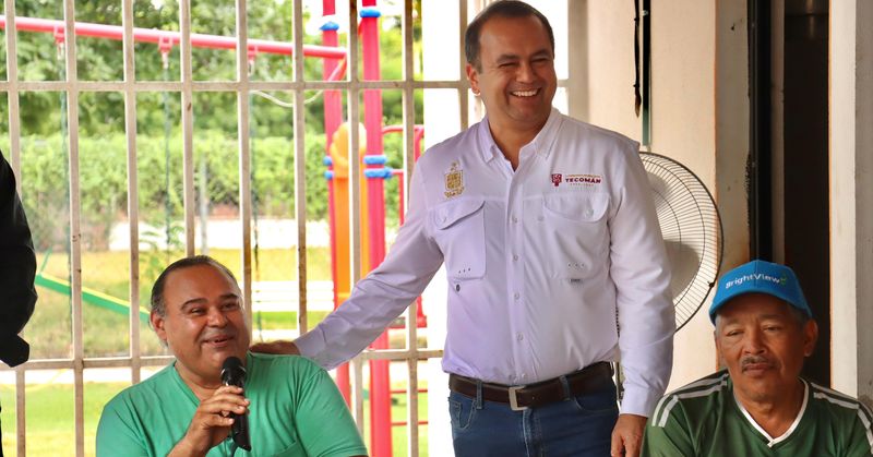 En este momento estás viendo Armando Reyna entrega apoyos alimentarios a Fundación ‘Vidrio Figueroa’