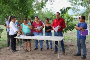 Lee más sobre el artículo Armando Reyna se reúne con vecinos de Puertas Cuatas y La Unión para atender temas de regularización y servicios