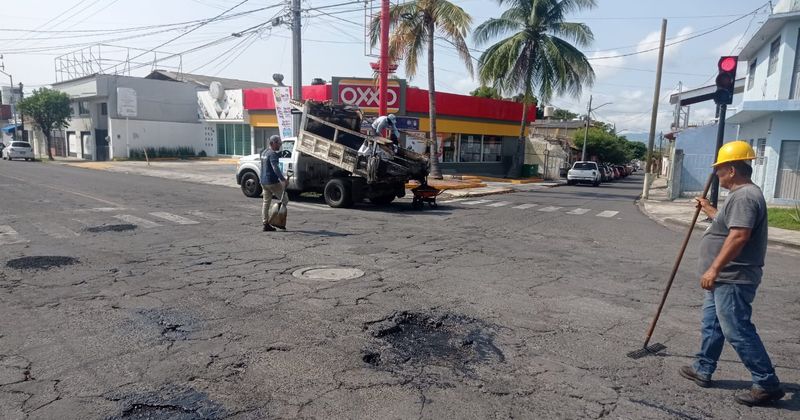 En este momento estás viendo Gobierno de Riult Rivera sigue con los trabajos de bacheo en Colima Capital