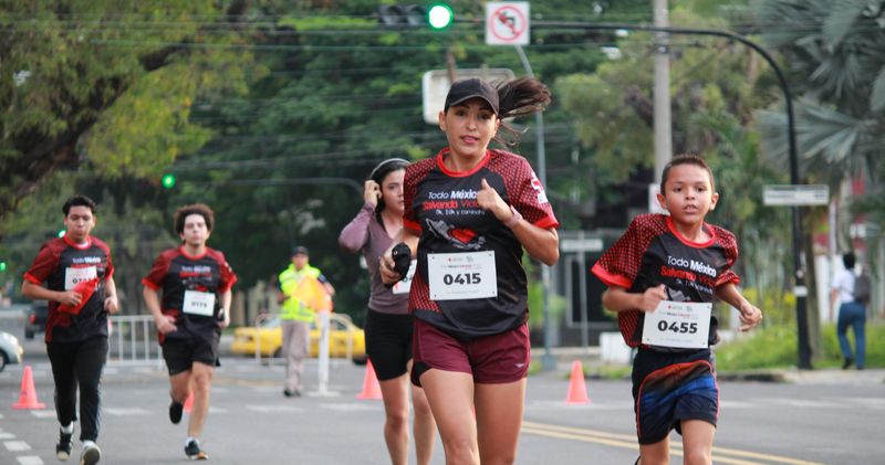 En este momento estás viendo Más de 500 corredores participan en la Carrera Todo México Salvando Vidas 2025 en Colima