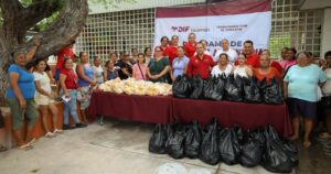 Lee más sobre el artículo Armando Reyna y DIF llevan programa de canasta alimentaria a bajo costo en la colonia Chamizal