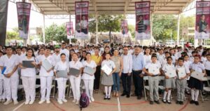 Lee más sobre el artículo Entregan primeras ColiBecas Computadoras en Armería; serán más de 21 mil laptops gratuitas