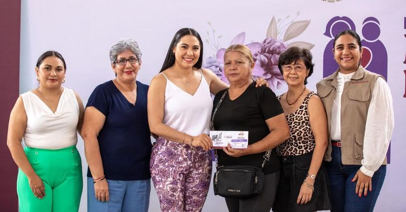 En este momento estás viendo Indira Vizcaíno encabeza entrega de 700 tarjetas del programa Pensión Mujeres Bienestar