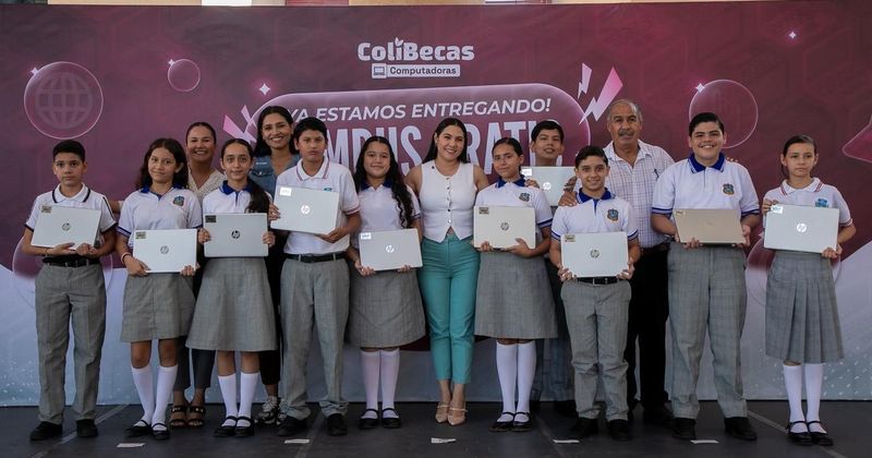 En este momento estás viendo Indira Vizcaíno sigue entregando ColiBecas Computadoras; este lunes la reciben más de 2 mil estudiantes del municipio de Colima