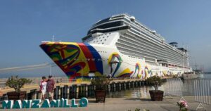 Lee más sobre el artículo Manzanillo recibe al crucero Norwegian Encore, en su travesía de costa a costa