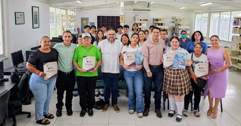 En este momento estás viendo Bachilleres de Armería apoyan a que 5 adultos concluyan su educación básica