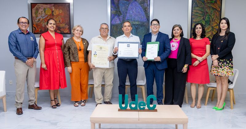 En este momento estás viendo Entrega la Universidad de Colima títulos de doble grado a egresados de Negocios Internacionales