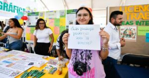 Lee más sobre el artículo Realizan feria profesiográfica para que bachilleres conozcan las opciones de carreras que ofrece la UdeC