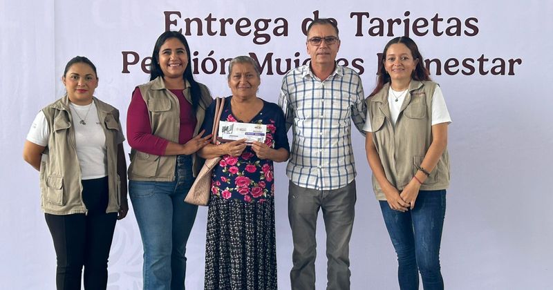 En este momento estás viendo Inicia la entrega de tarjetas bancarias a 11,981 colimenses registradas en agosto a la Pensión Mujeres Bienestar