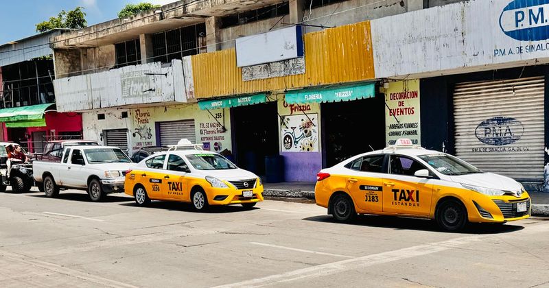 En este momento estás viendo Calles dañadas por la lluvia golpean el bolsillo de los taxistas en Tecomán