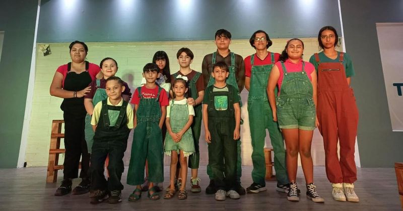 En este momento estás viendo Semillero Creativo de Teatro de Tecomán: jóvenes que transforman su realidad a través del arte