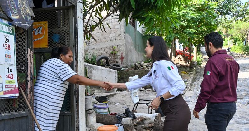 En este momento estás viendo Rosi Bayardo atiende demanda histórica en la calle Moctezuma; inicia nueva calle con concreto hidráulico