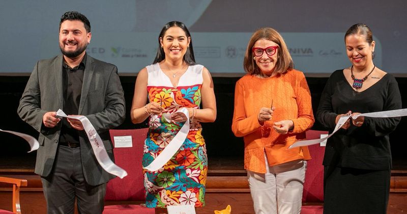 En este momento estás viendo Gobernadora Indira Vizcaíno inaugura la ‘Feria del Libro Colima 2025’