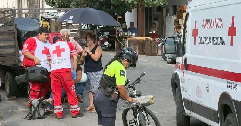 En este momento estás viendo Accidente de motocicleta en el centro de Colima deja una mujer lesionada