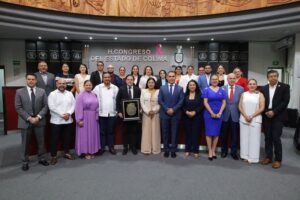 Lee más sobre el artículo Entrega Congreso a Carlos Alberto Juárez Gámez, la presea al Mérito Médico 2025