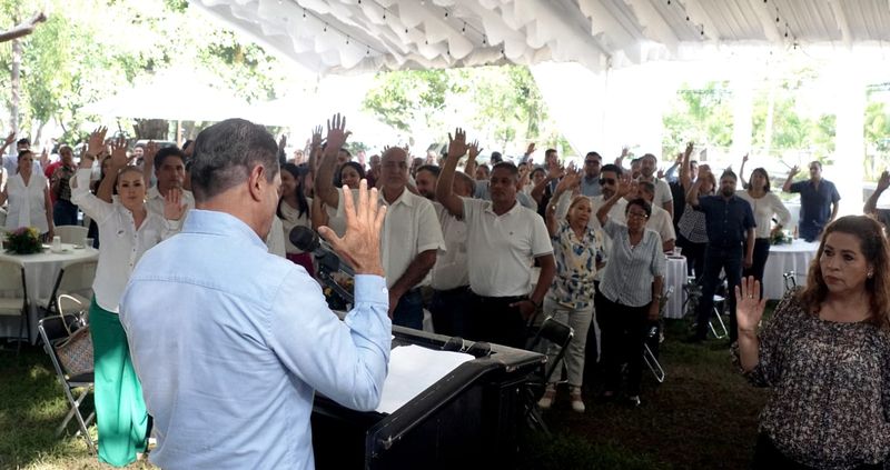 En este momento estás viendo Toma protesta Mario Anguiano a más de 450 integrantes de Actuemos Colima Ahora