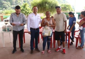 Lee más sobre el artículo Gobierno Municipal de Tecomán entrega apoyos a familias afectadas por las lluvias