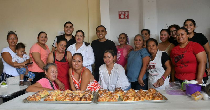 En este momento estás viendo Realizan taller de elaboración de pan de muertos en el DIF Armería