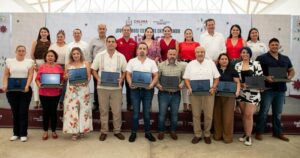 Lee más sobre el artículo Indira Vizcaíno entregó 847 computadoras a docentes de Tecomán y Armería