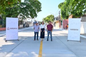Lee más sobre el artículo Rosi Bayardo inaugura calle de concreto hidráulico en Santiago