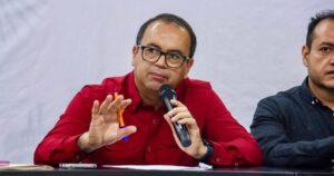 Lee más sobre el artículo Armando Reyna anuncia próximos descuentos en placas y licencias de conducir para beneficio de las y los tecomenses