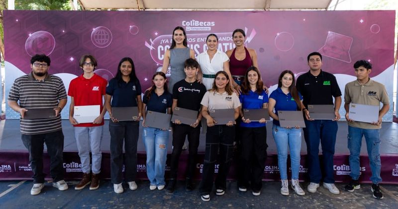 En este momento estás viendo Entrega Indira Vizcaíno más ColiBecas Computadoras en Manzanillo este viernes