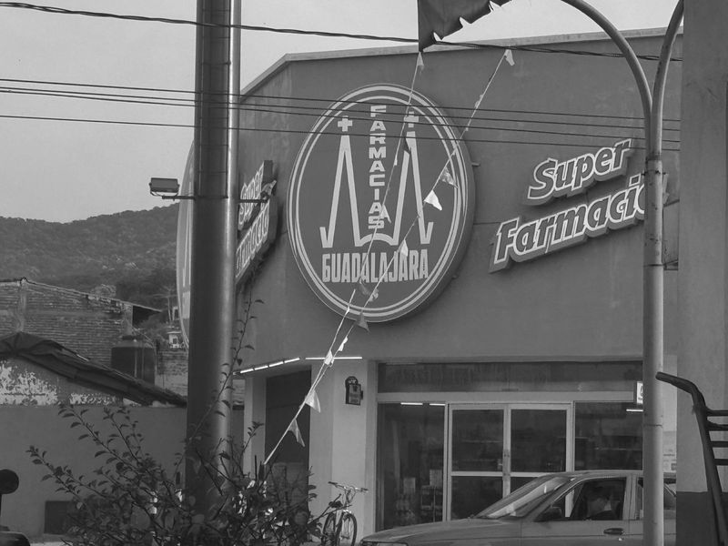 En este momento estás viendo Regidor del Verde critica que Farmacias Guadalajara venda cerveza