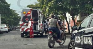 Lee más sobre el artículo Dos jóvenes resultan heridos tras choque entre camioneta y motocicleta en Tecomán