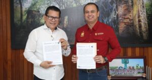 Lee más sobre el artículo Armando Reyna e Insus firman convenio para regularización de colonias en Tecomán
