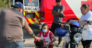 Lee más sobre el artículo Choque entre dos motocicletas deja a una mujer lesionada en Colima