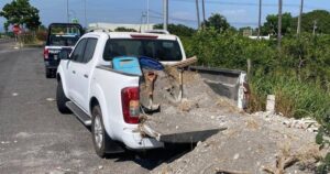 Lee más sobre el artículo Recogerán vehículos y habrá arrestos a quienes tiren escombro en libramientos de Tecomán