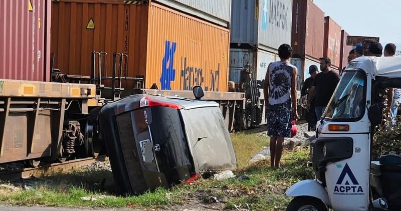 En este momento estás viendo Mujer resulta gravemente lesionada tras ser embestida por el tren en el cruce “El Monje”, en Armería
