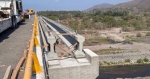 Lee más sobre el artículo Tras demolición del puente, acceso a Cuyutlán queda totalmente definido y señalizado