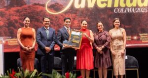 Lee más sobre el artículo Reconocen a Bryan Isaac De León Castellón con el Premio Estatal de la Juventud por su labor en seguridad y prevención en Tecomán