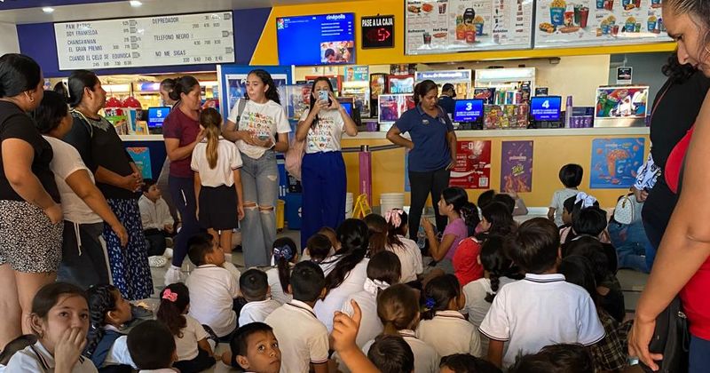 En este momento estás viendo Niños del Pronim disfrutan una función especial con el programa ‘Vamos todos al cine’
