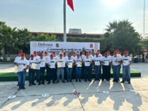 Lee más sobre el artículo Jóvenes del SMN reciben su cartilla liberada en Tecomán; reconocen disciplina, servicio y compromiso con México