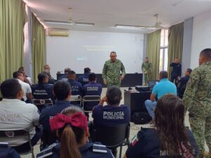 Lee más sobre el artículo Refuerzan policías de Tecomán su formación en cultura de seguridad nacional