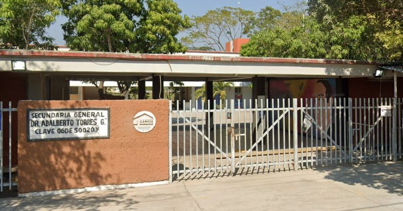 En este momento estás viendo Directora de secundaria en Tecomán advierte falta de psicólogos y docentes en las aulas