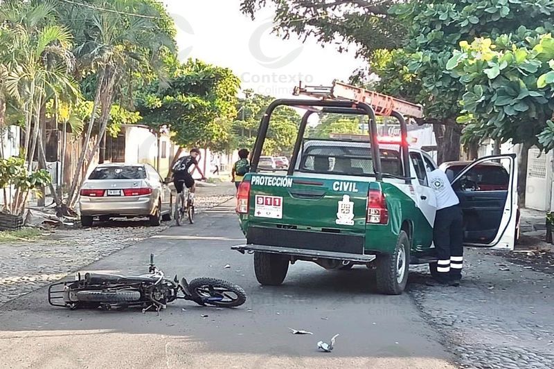 En este momento estás viendo Dos lesionados tras choque de motocicleta con unidad de Protección Civil en Tecomán