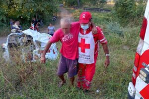 Lee más sobre el artículo Vuelca mototaxi en la carretera Caleras – Madrid; conductor resulta lesionado