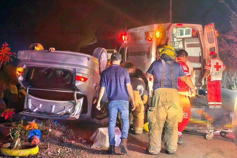 En este momento estás viendo Tres lesionados tras volcadura en el libramiento Fernando Moreno, en Tecomán
