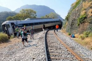 Lee más sobre el artículo Descarrila el Tren Interoceánico en Oaxaca: hay 13 muertos y 98 heridos