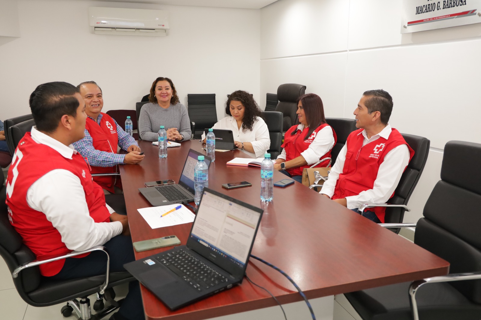 En este momento estás viendo Recibe Comisión de Presupuesto del Congreso a integrantes del IEE, Tribunal Electoral y Cruz Roja